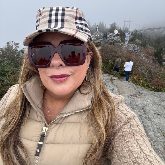 Meet your Posher, Luisa - Picture 1 of 2